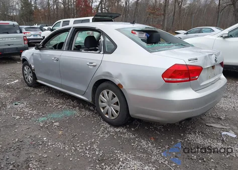 2012 Volkswagen Passat 2.5L S z USA, uszkodzony, nr VIN 1VWAP7A35CC062544